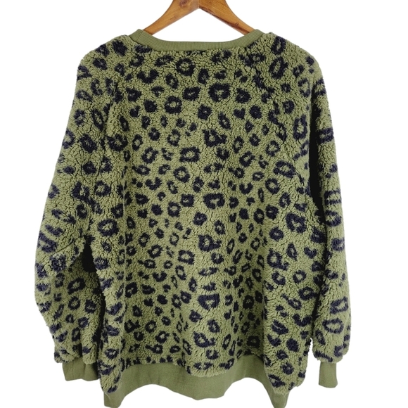 Workshop green and black leopard print plush sweater Size 2X - Picture 2 of 10